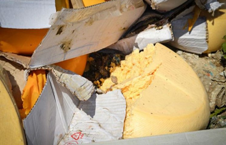 На Росії показово "кремували" 13 кг сиру…