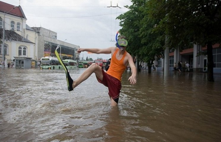Вулиці Львова затопило…