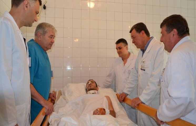 В Днипро доставили тяжело раненного в АТ…