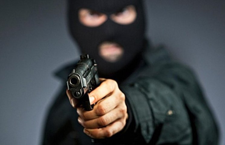 Двое грабителей в Сумах устроили стрельб…