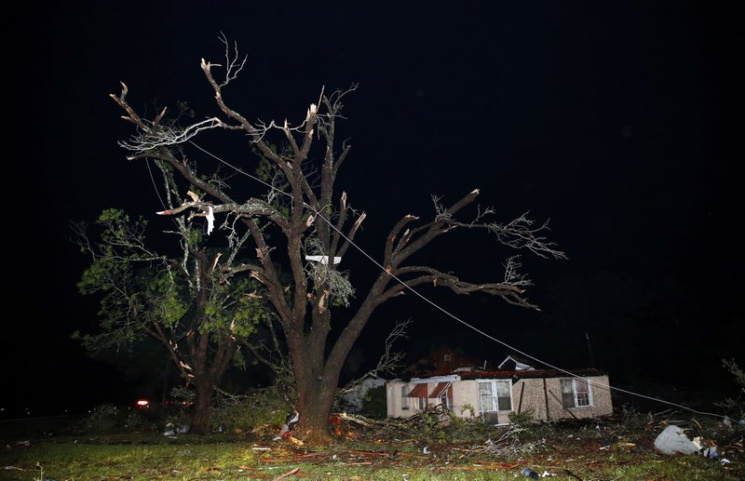 Торнадо в США унес жизни 14 человек…