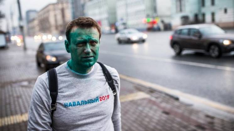 На Навального напали радикали, які дружа…