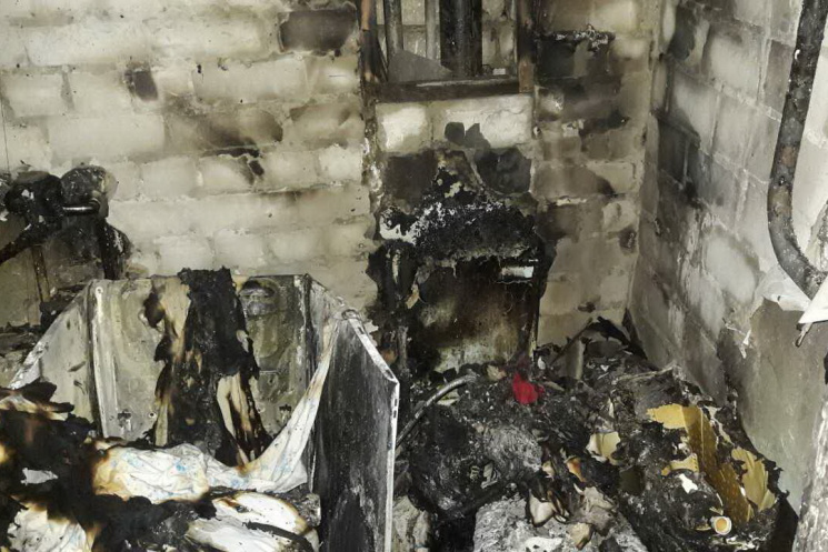 В Харькове из горящей пятиэтажки спасли…