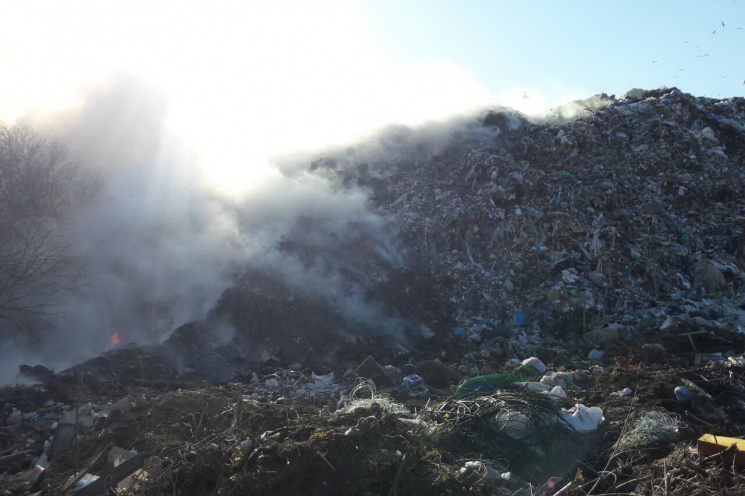На Харківщині загорівся сміттєвий поліго…