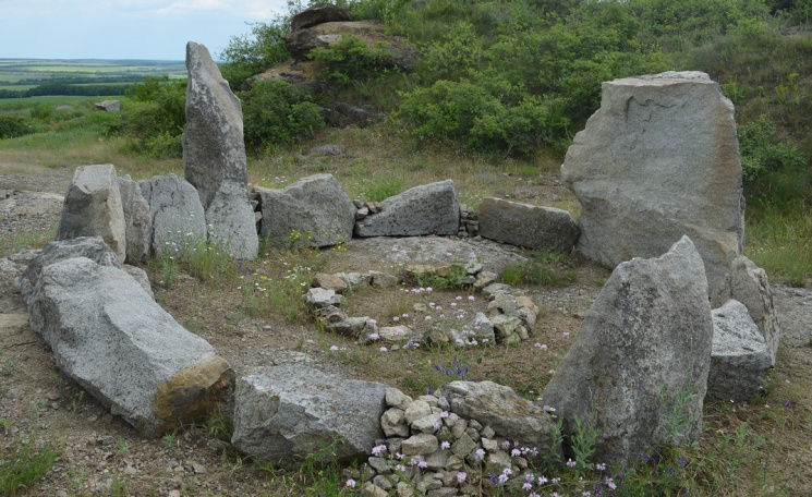 Запорізький "Стоунгендж": ТОП-7 найвідоміших пам'яток давнини, що  зібрані в одному місці