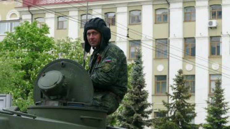 На Донбасі під час підготовки до "побєдо…