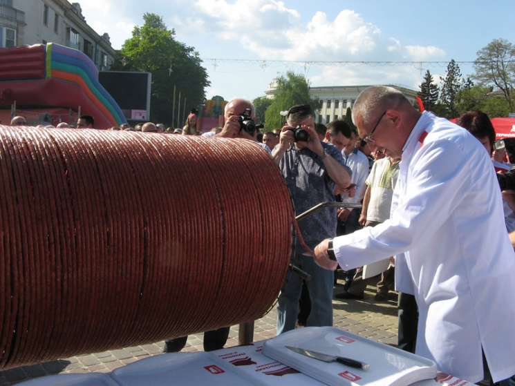 Фестиваль найдовшої ковбаси: У Тернополі…
