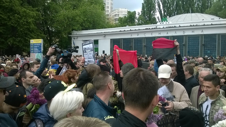 В центре Киева сторонников СССР дразнят…