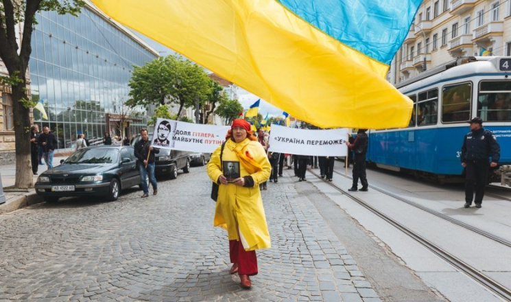 Украинские флаги и "Путлер капут!": Как…