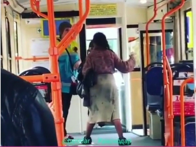 На Кубані жінка в трамваї ледь не побила…