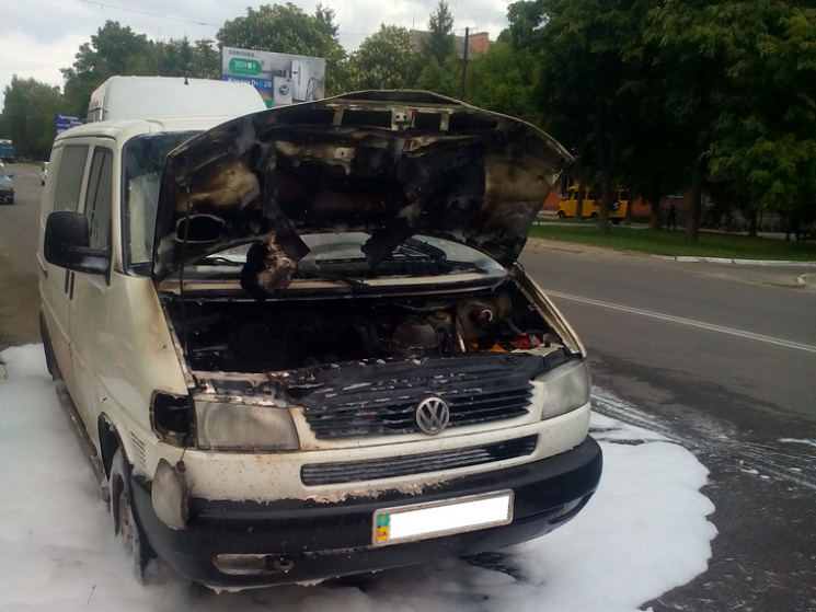 У Лубнах посеред вулиці загорілась автів…