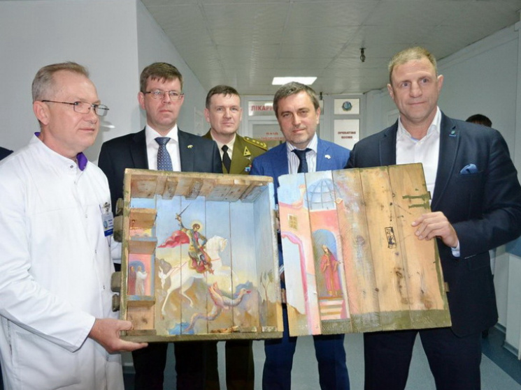 Литовці подарували лікарні у Дніпрі ікон…