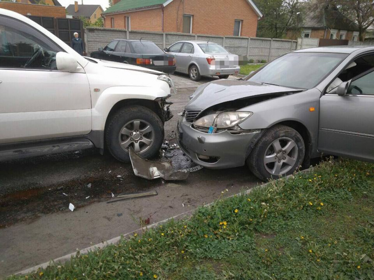 У Харкові зіштовхнулися дві іномарки: Є…