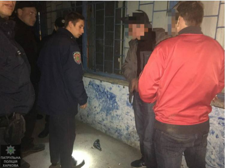 В "уличного бойца" в Харькове нашли пист…