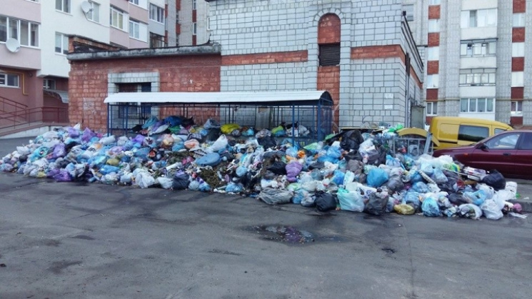 Львів критично загруз у смітті…