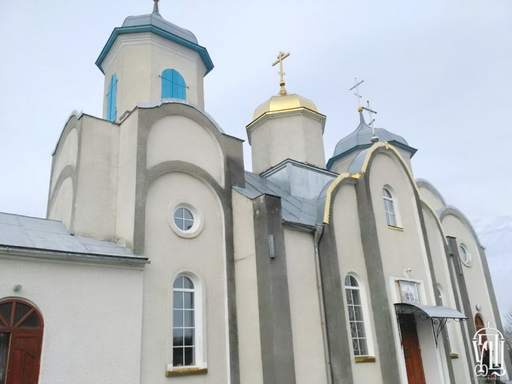 На Тернопільщині чубилися за церкву…