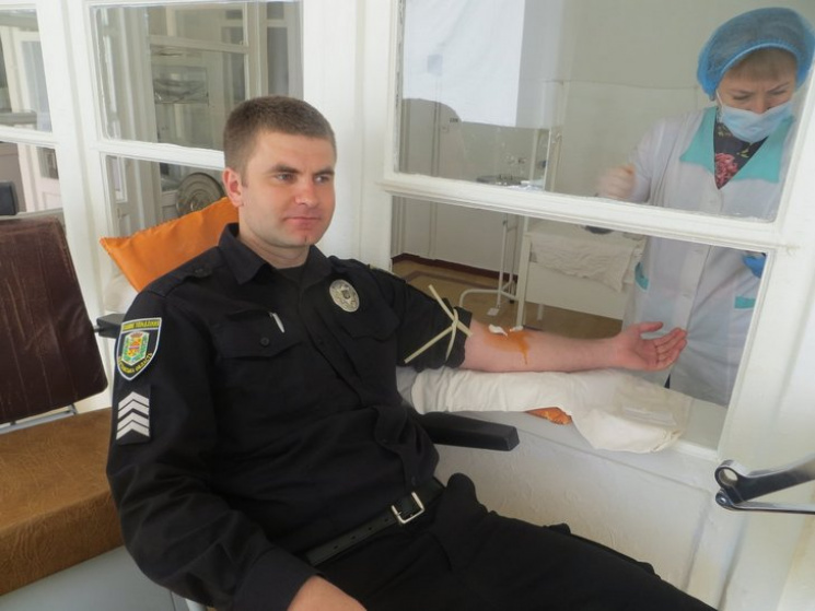 Лубенские полицейские стали донорами кро…