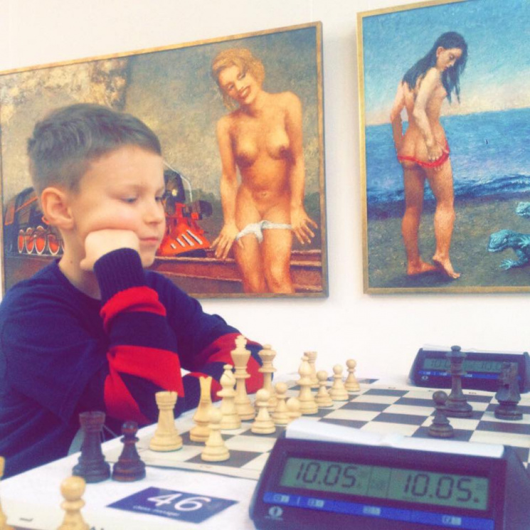 Як у Львові діти грають в шахи і підгляд…