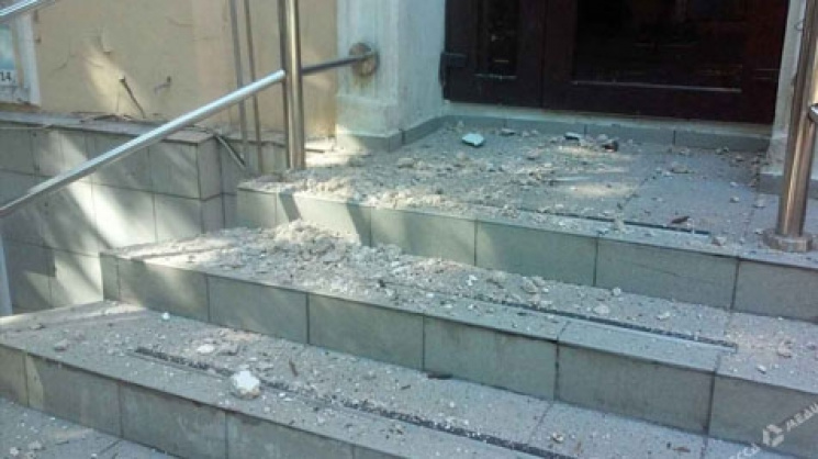 У центрі Одеси шмат фасаду будівлі обвал…