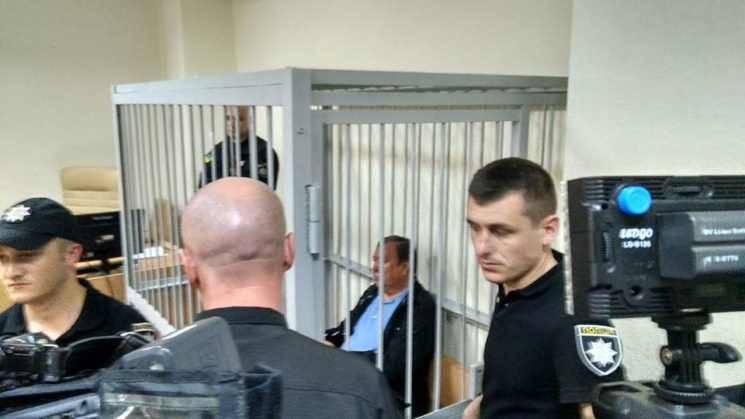Суд відпустив екс-губернатора Луганщини,…