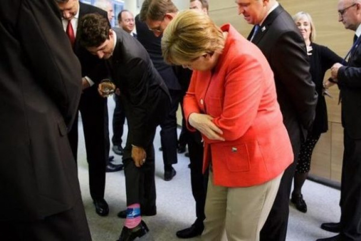 Меркель позавидовала "крутым" носкам Трю…