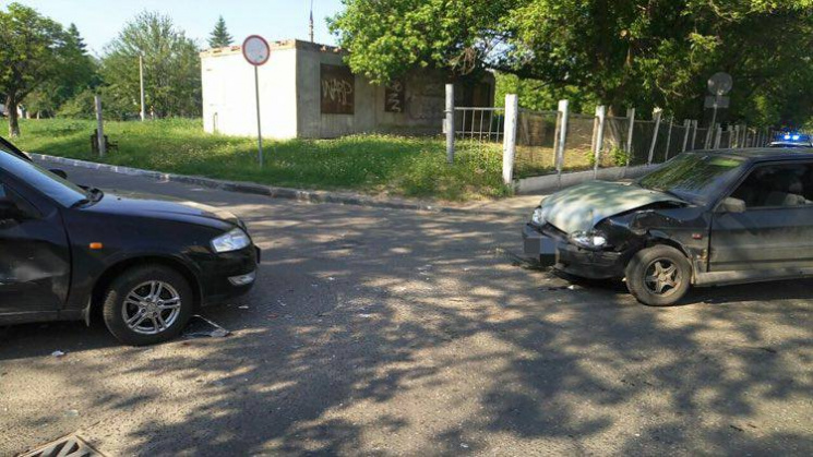 В Харькове Nissan не пропустил ВАЗ: Пост…