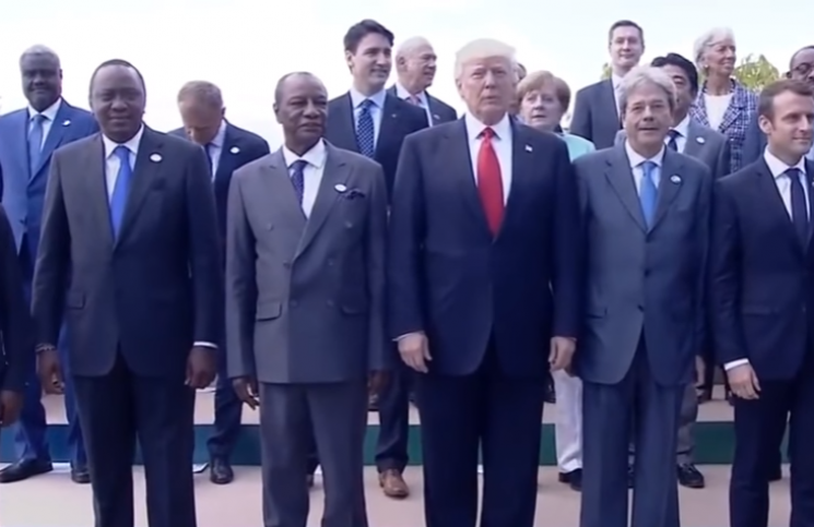 Трамп знову "відзначився" на саміті G7 -…