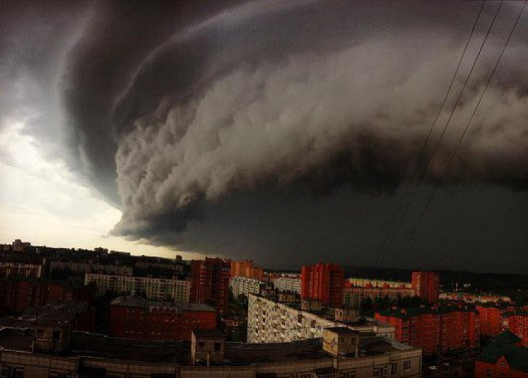 Як в Москві ураган налякав офісних праці…