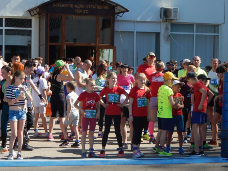 Полтавські бігуни влаштували марафон на…
