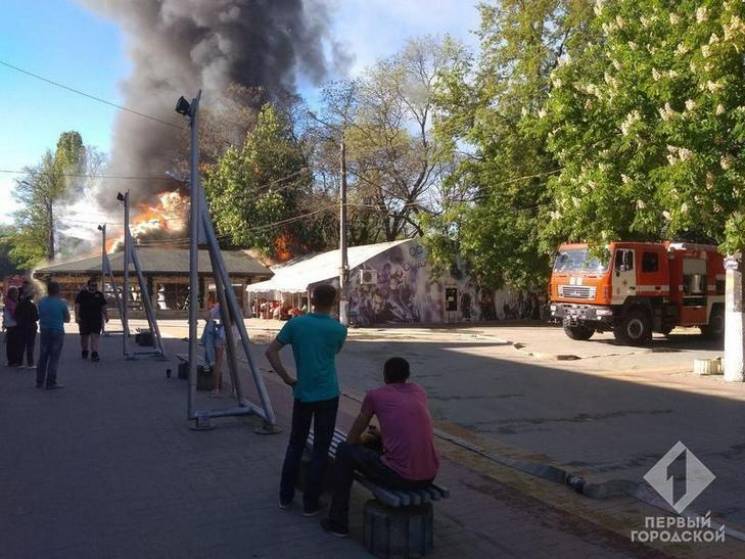 В Одесі горить кафе (ФОТО)…