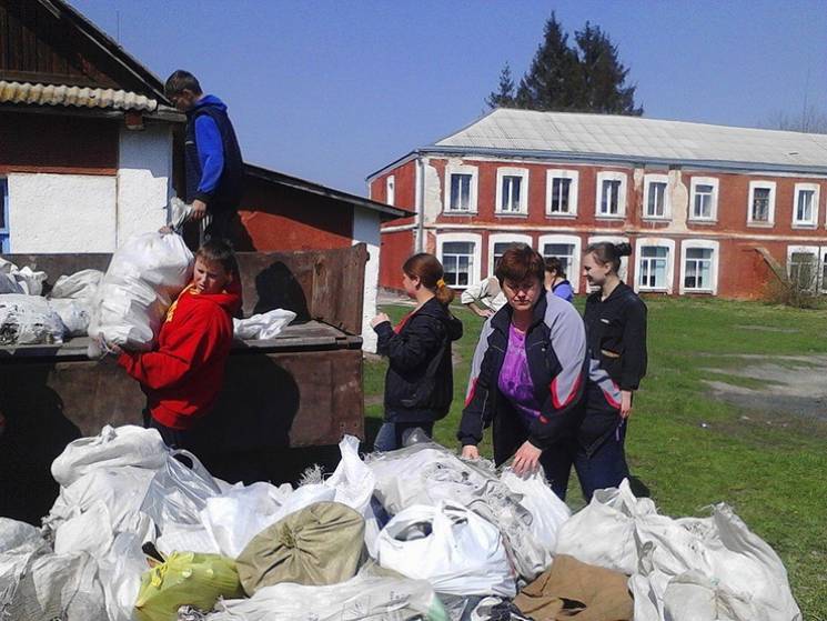 У селі під Вінницею за зібране сміття ді…