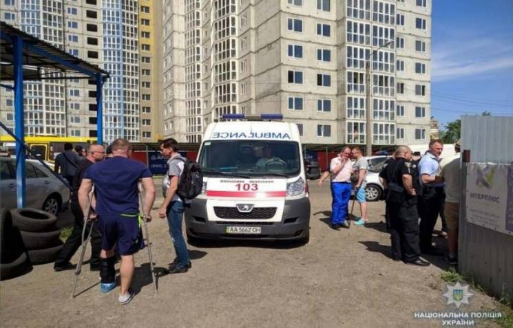 В Киеве - стрельба на парковке: Есть ран…