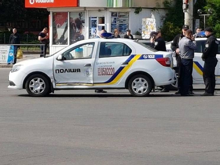 У Вінниці автомобіль поліції охорони зіт…