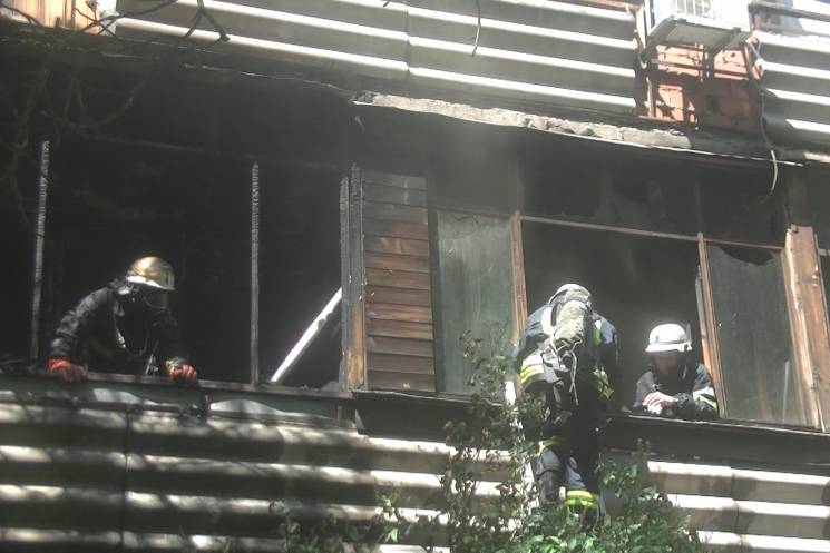 В Харькове в девятиэтажке вспыхнул балко…