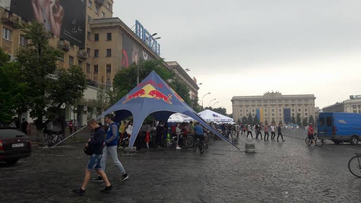 Vozdushnyj Shar I Originalnye Bajki Kak Harkov Gotovitsya K Velodnyu Foto