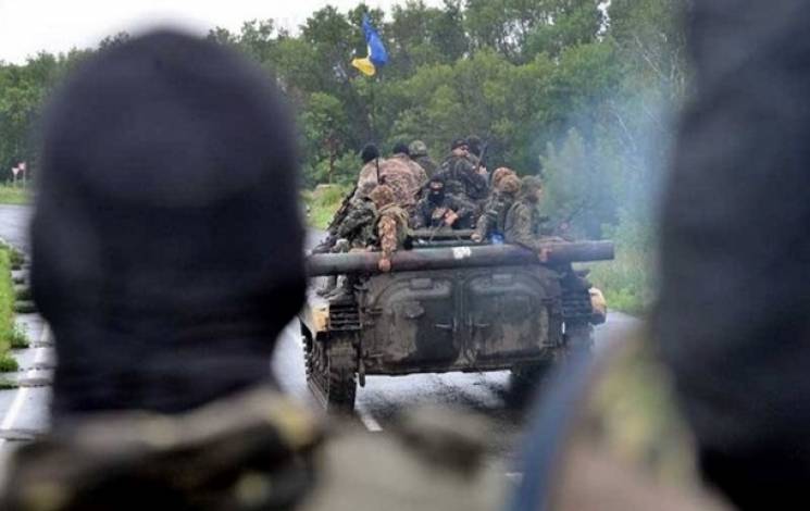 Украинские бойцы взяли в плен трех боеви…
