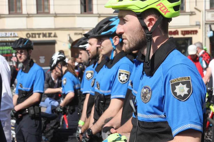 На вулиці Львова виїхали поліцейські на…