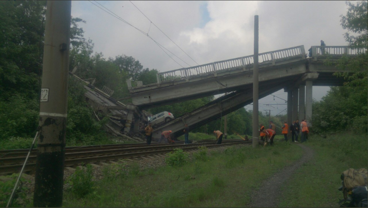 В "ЛНР" взорвали стратегический мост на…
