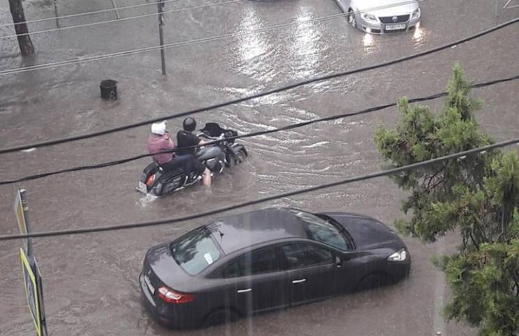 Сильна злива затопила Краснодар (ВІДЕО)…