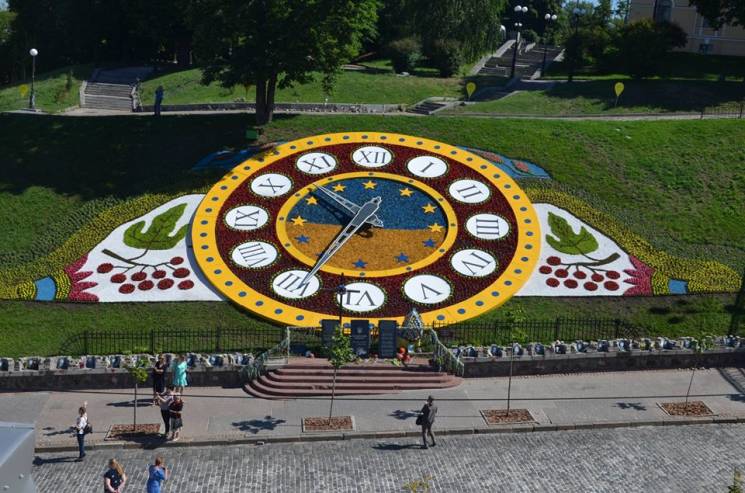 В центре Киева открыли удивительные цвет…