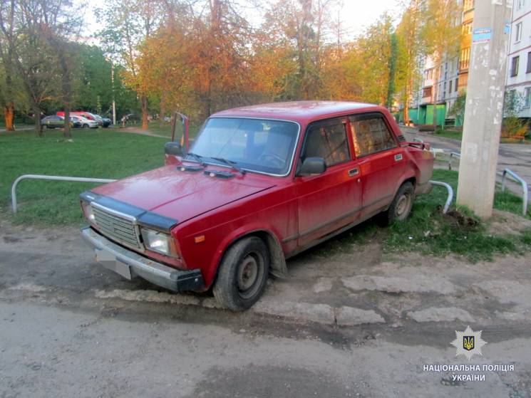 В Харькове парень украл авто и влетел на…