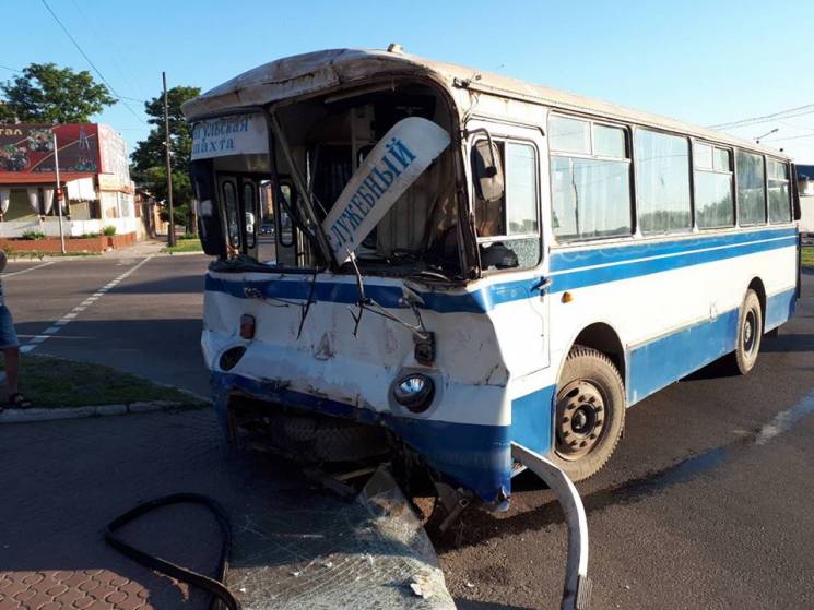 На Дніпропетровщині автобус із гірниками…