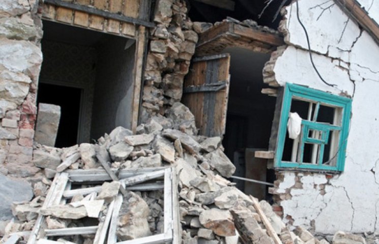 Под обстрелами в Донецке разрушены неско…