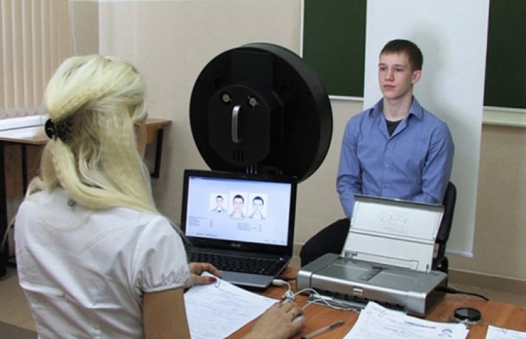 Украинцы будут получать биометрические п…