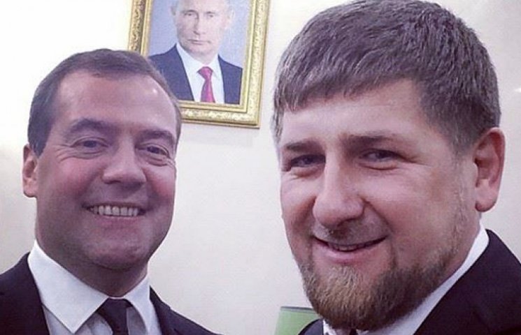 Кадыров и Медведев сделали селфи на фоне…