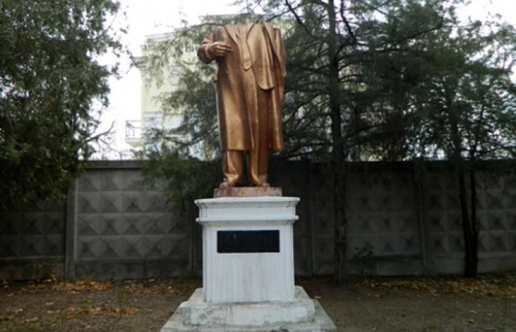 Под Одессой обезглавили памятник Ленину…