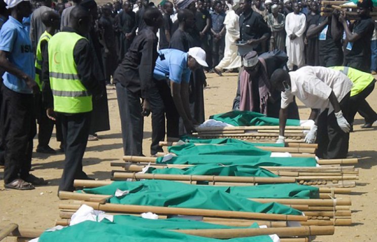 В Нигерии исламист взорвал бомбу возле ш…