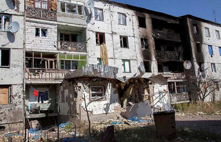 В Луганську п'ять місяців живуть без сві…