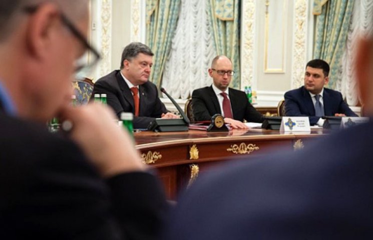Запад не видит реформ: Украина может ост…