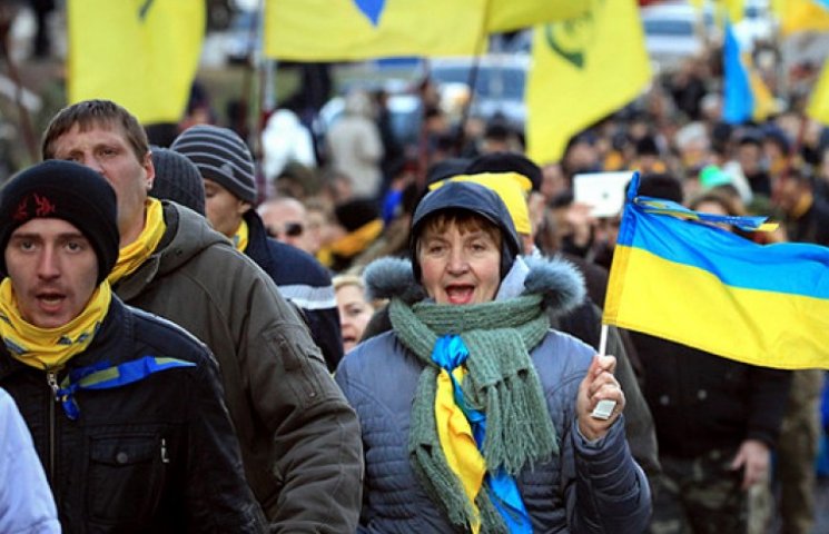 Вечером на Майдане людно: пришли тысячи…